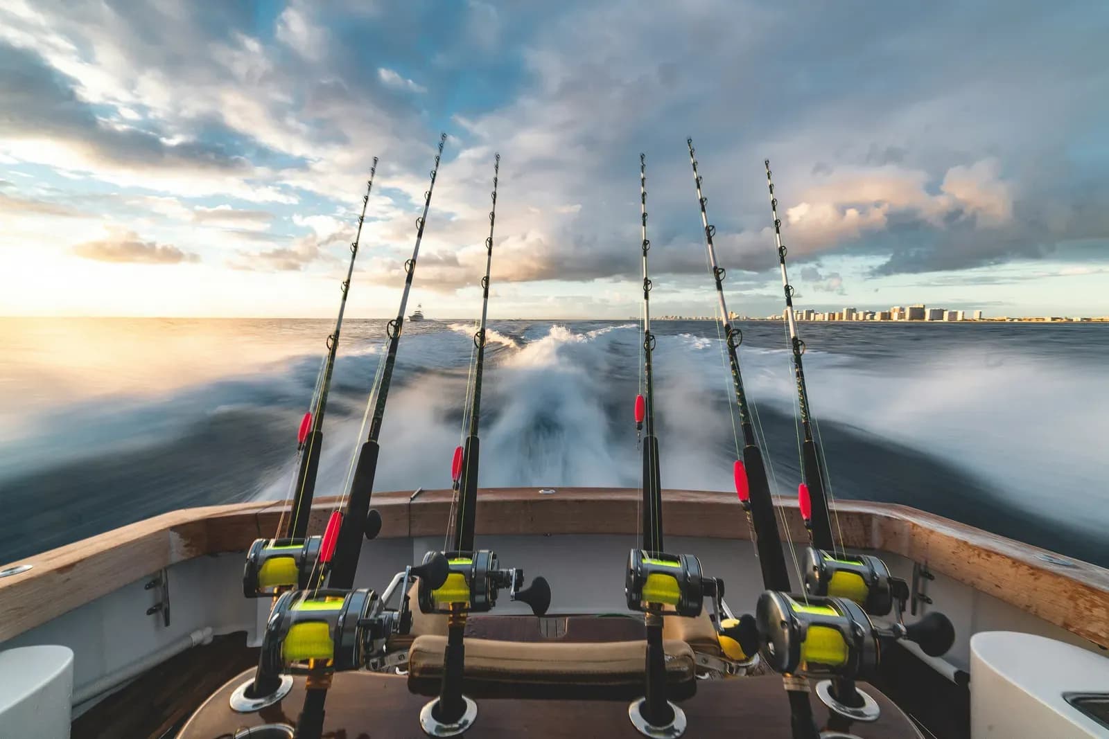 Airlie Pointe Yacht Charters